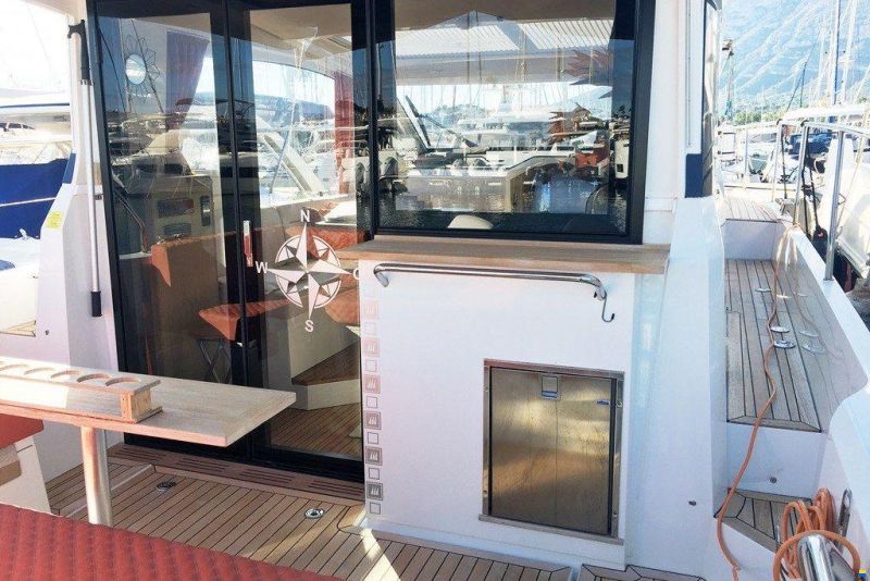 Sealine C330V