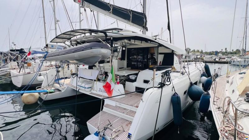 Lagoon 42