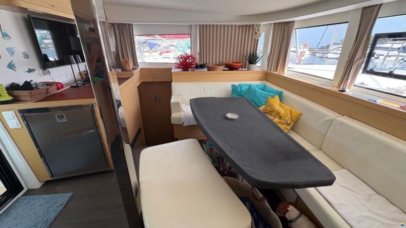 Lagoon 42