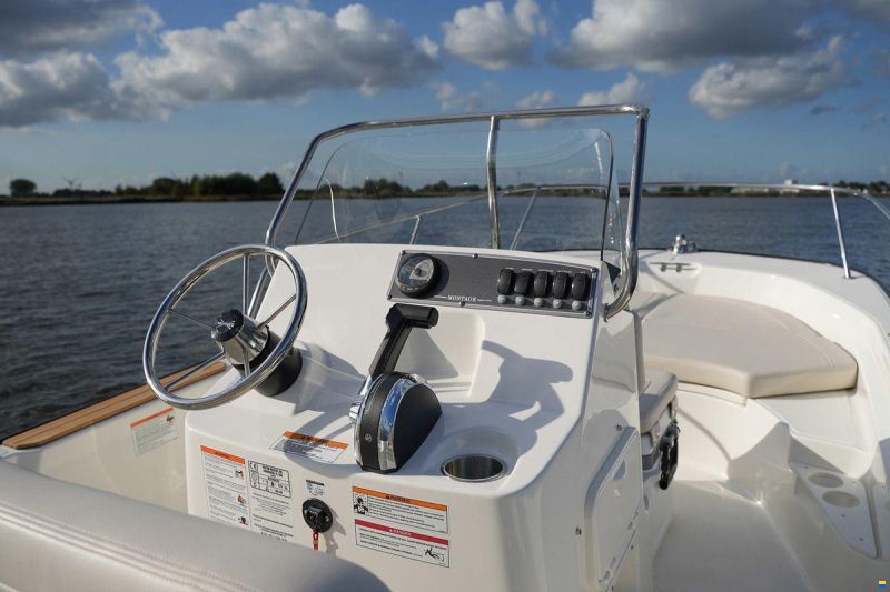 Boston Whaler 170 Montauk