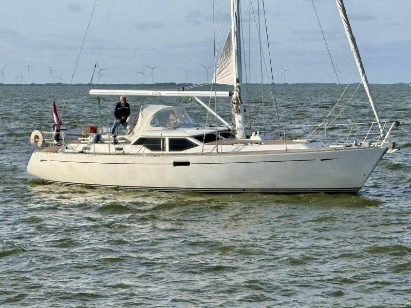 Oyster 45 Deck Saloon