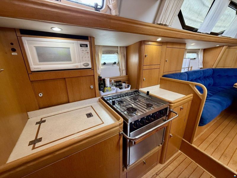 Oyster 45 Deck Saloon
