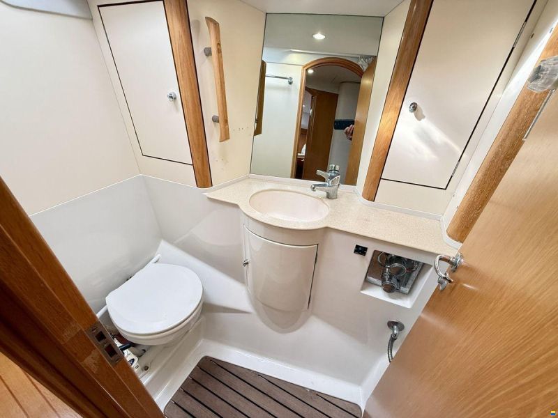 Oyster 45 Deck Saloon