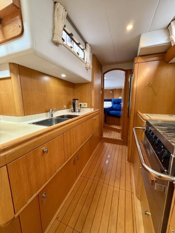 Oyster 45 Deck Saloon