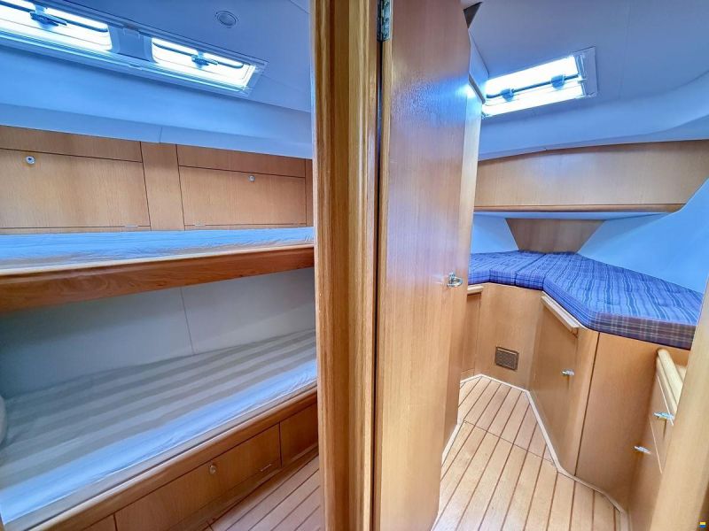 Oyster 45 Deck Saloon