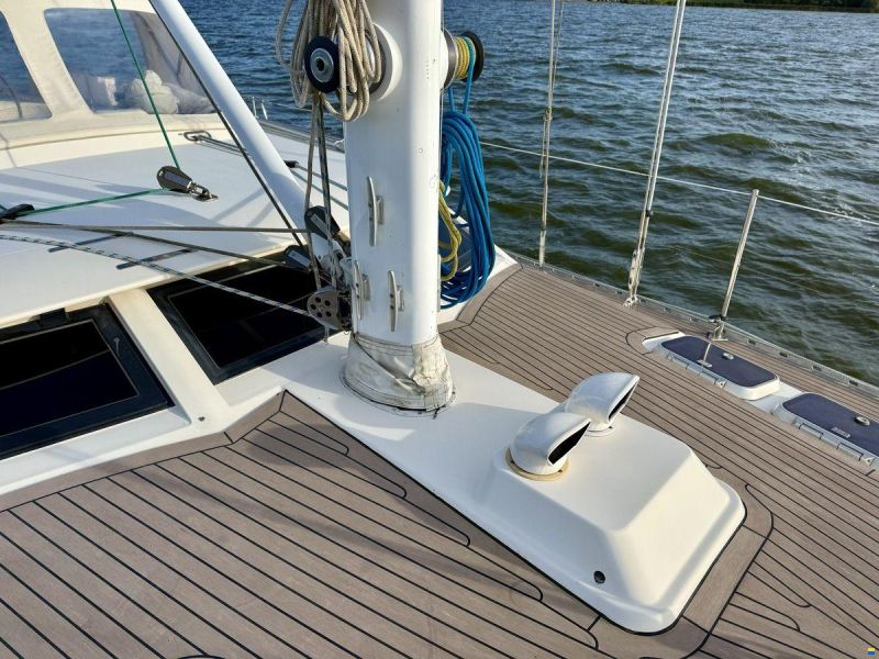 Oyster 45 Deck Saloon