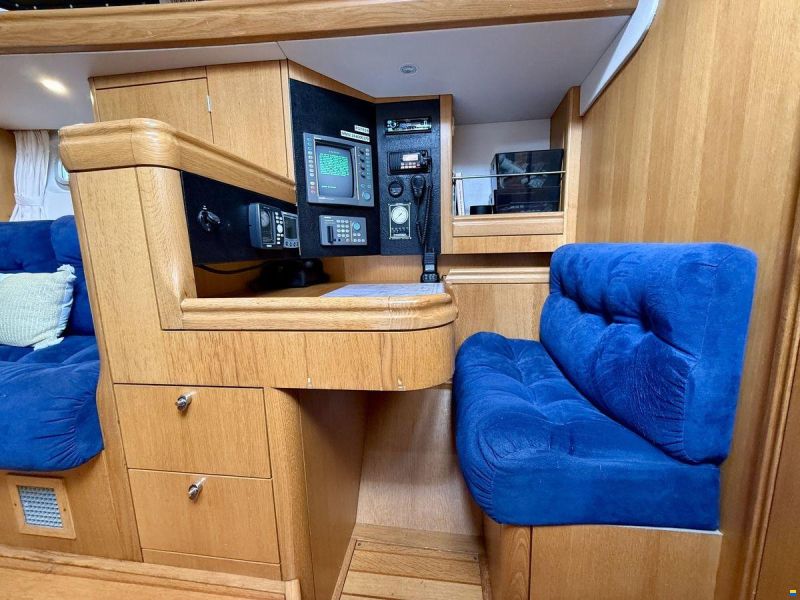 Oyster 45 Deck Saloon