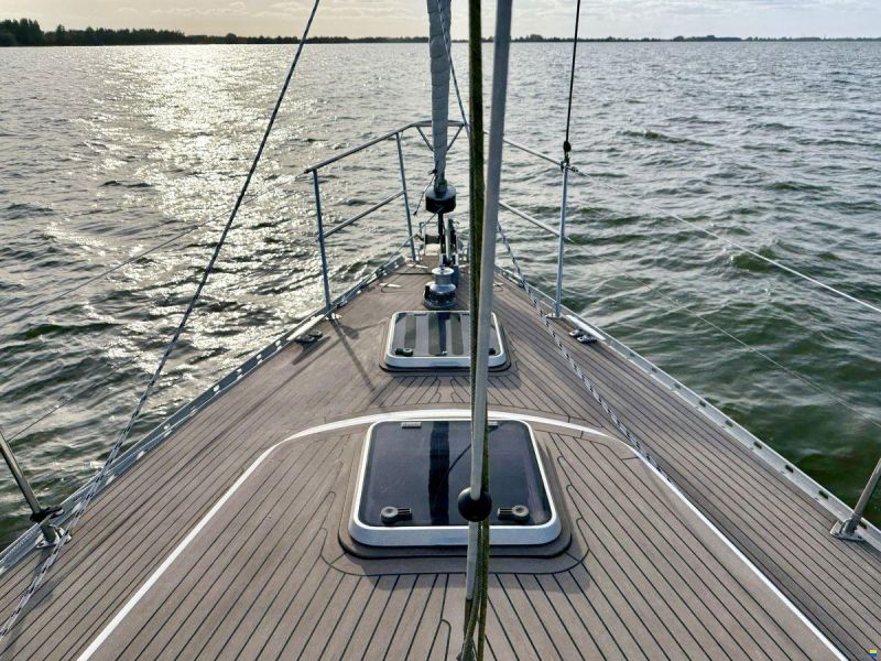 Oyster 45 Deck Saloon