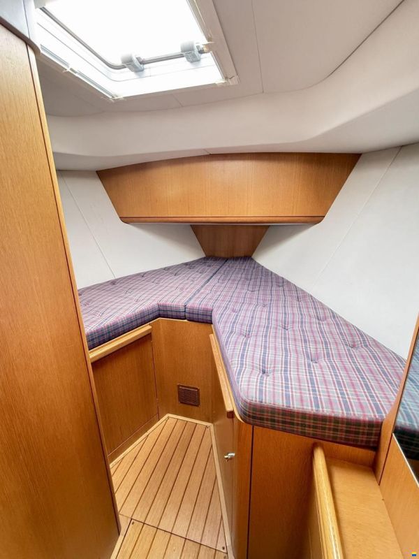 Oyster 45 Deck Saloon