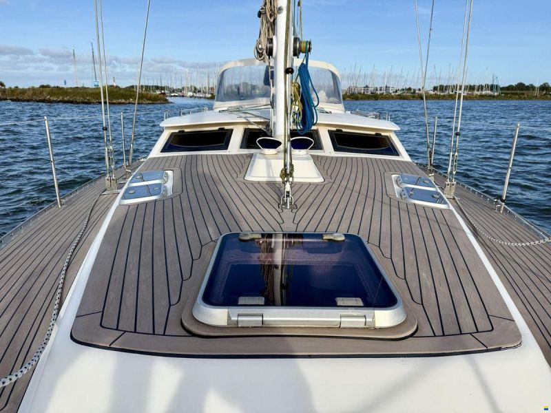 Oyster 45 Deck Saloon