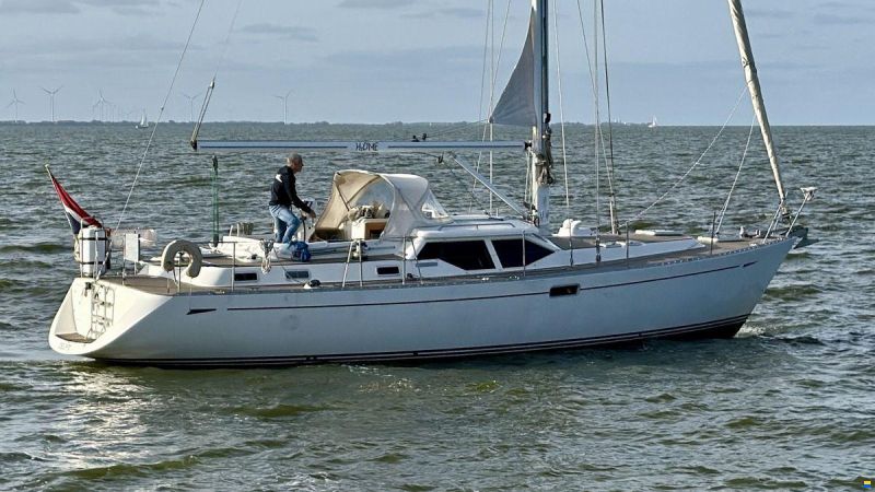 Oyster 45 Deck Saloon