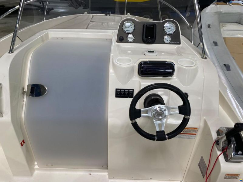 Quicksilver ACTIV 605 SUNDECK