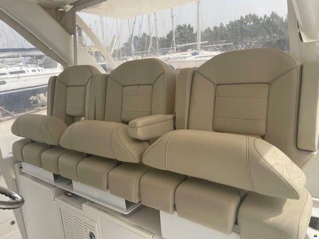 Pursuit S 408 Sport