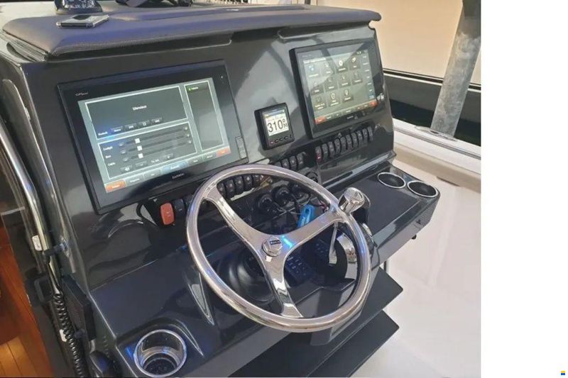 Pursuit S 408 Sport