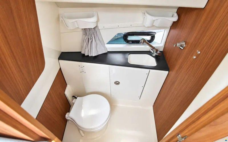 Quicksilver Activ 875 Sundeck