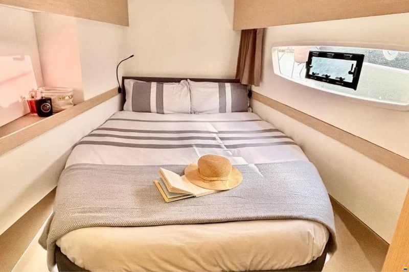 Fountaine-Pajot Astrea 42