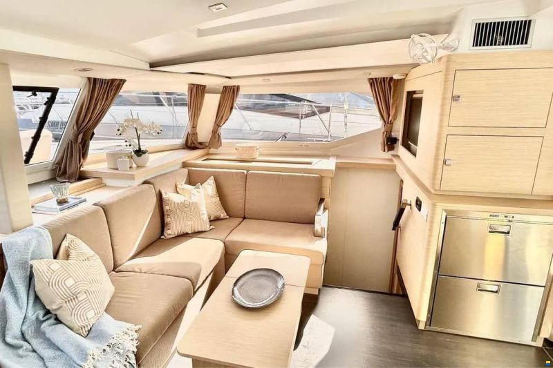 Fountaine-Pajot Astrea 42