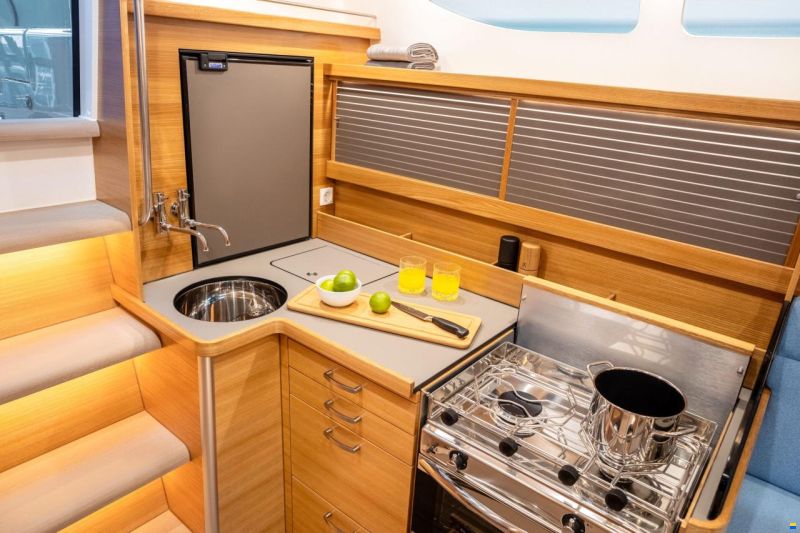 Dragonfly 36 ft Performance Model