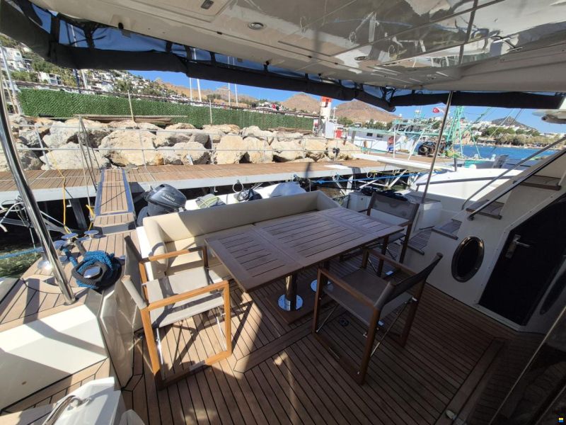 Sealine T60