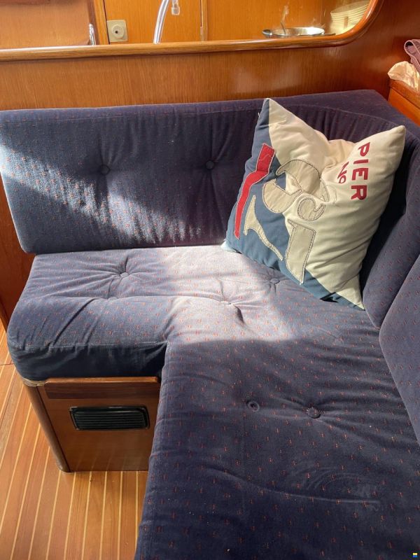 Beneteau First 325