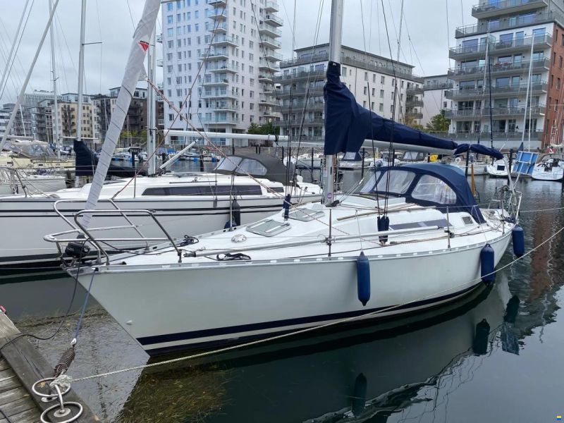 Beneteau First 325
