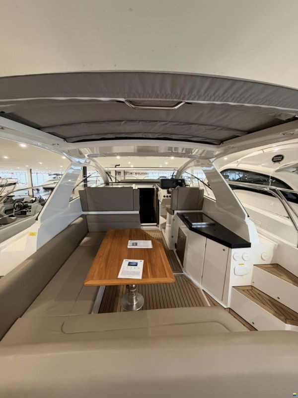 Sealine S335