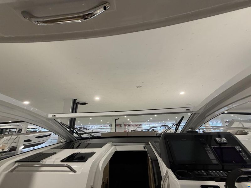 Sealine S335
