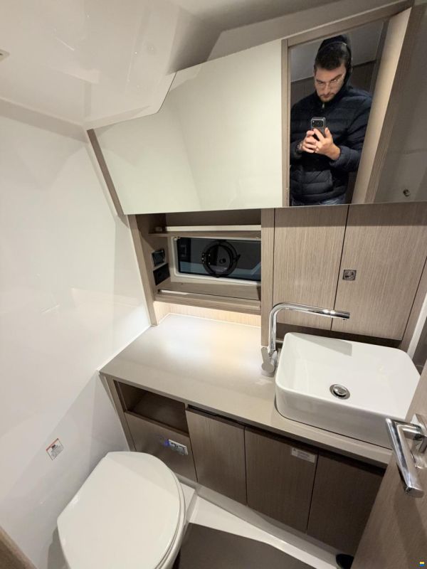 Sealine S335