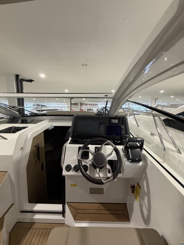 Sealine S335