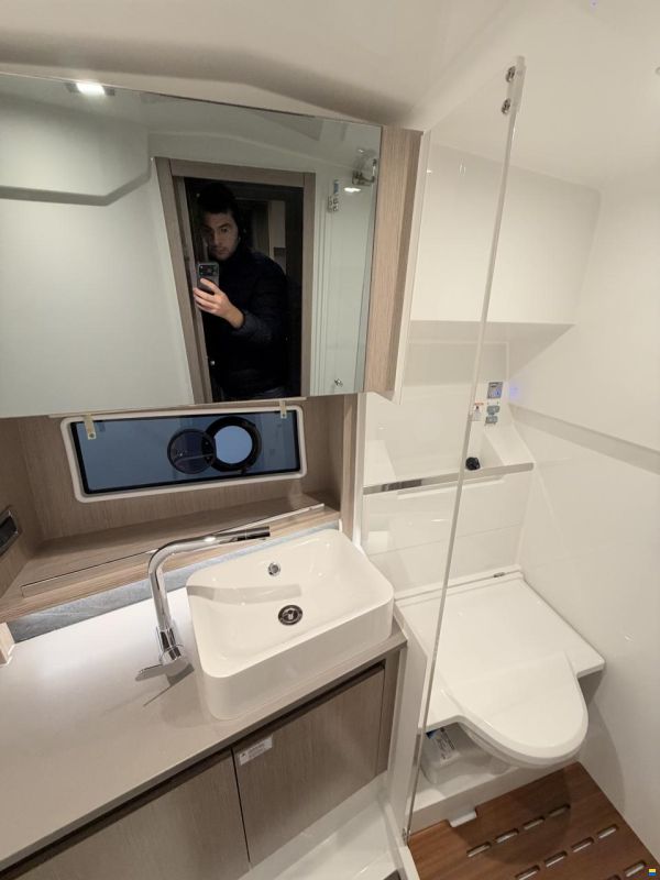 Sealine S335