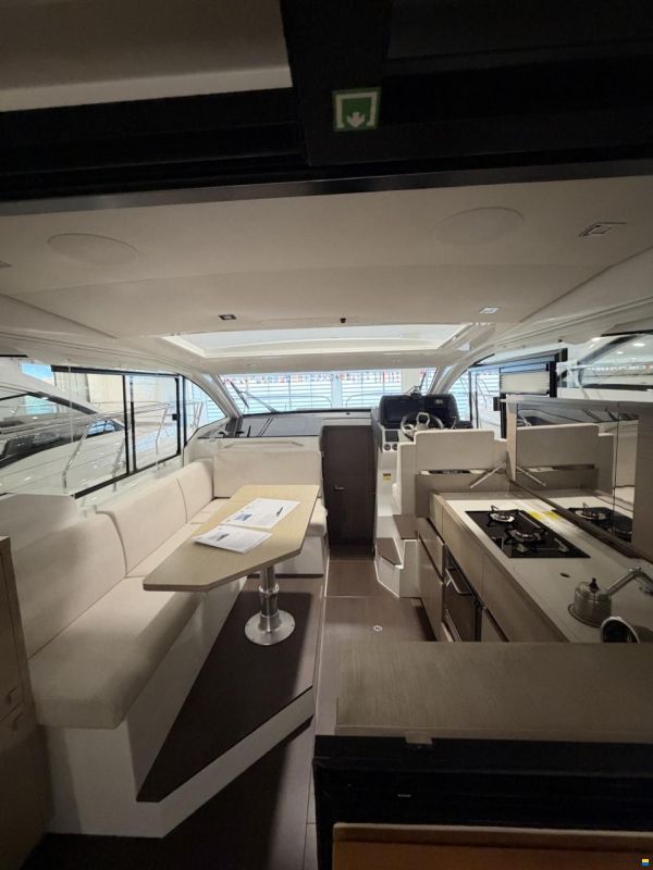 Sealine C335