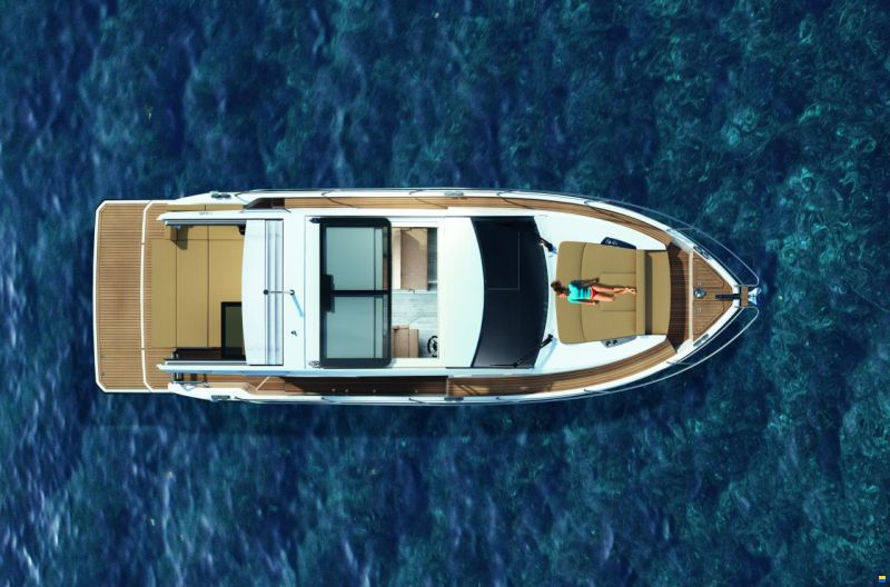 Sealine C335