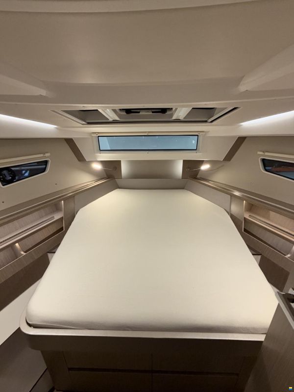 Sealine C335