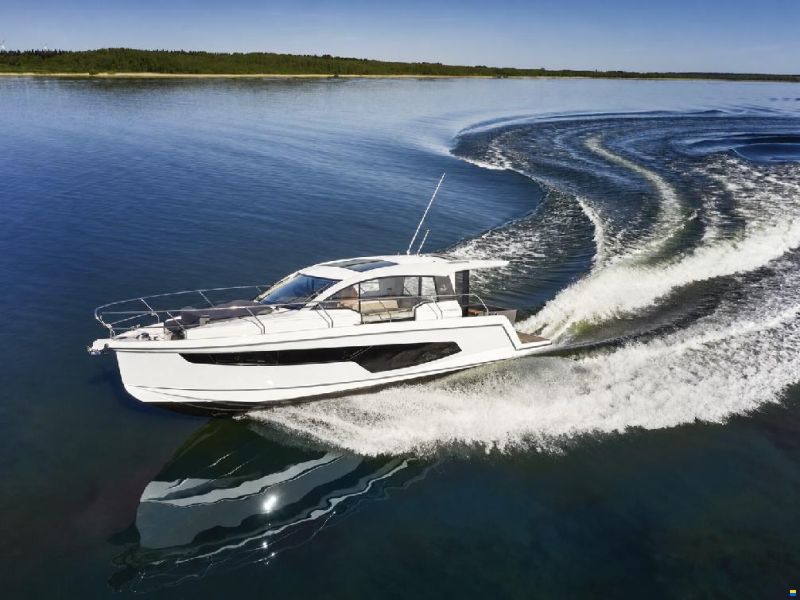 Sealine C335