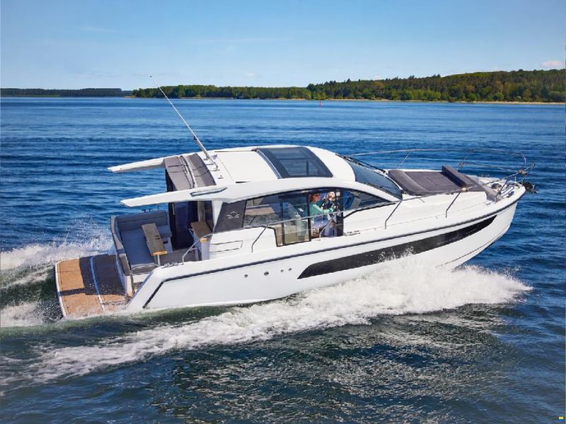 Sealine C335
