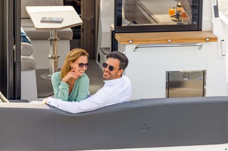 Sealine C335
