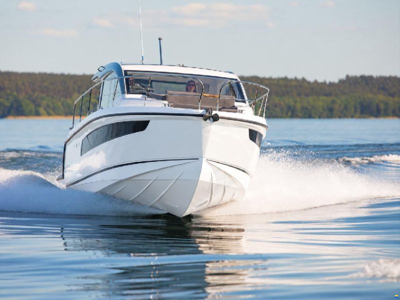 Sealine C335