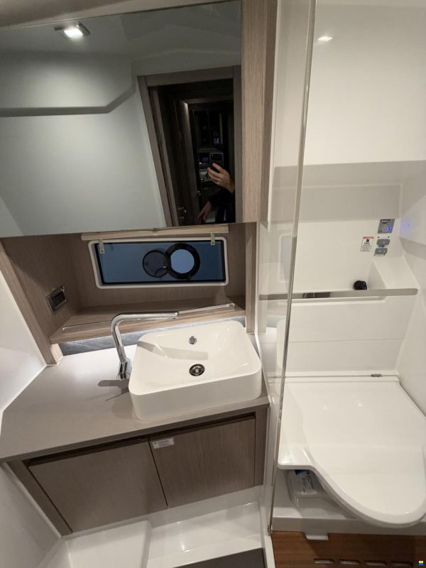 Sealine C335