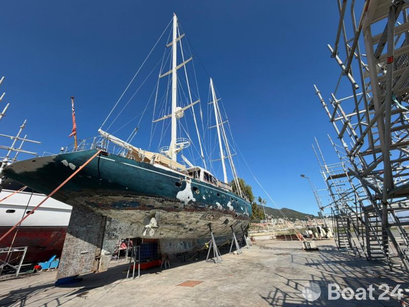 Motorsailer