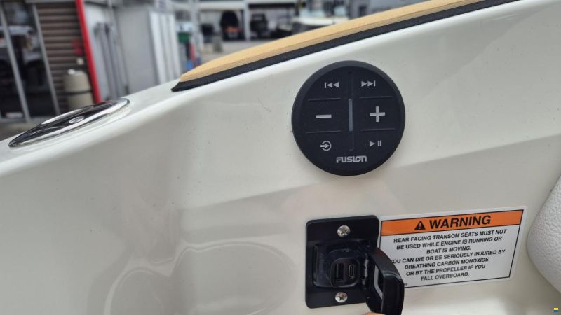Sea Ray SDX 230 Europe