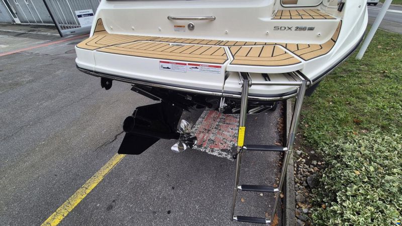 Sea Ray SDX 250 Surf Europe