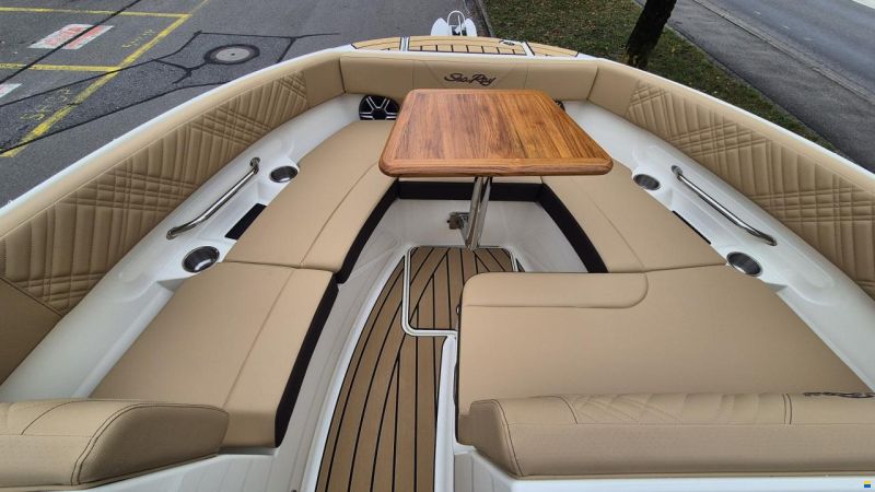 Sea Ray SDX 250 Surf Europe