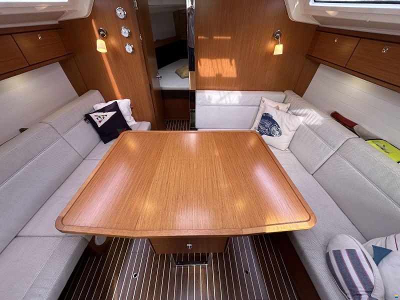 Bavaria 37