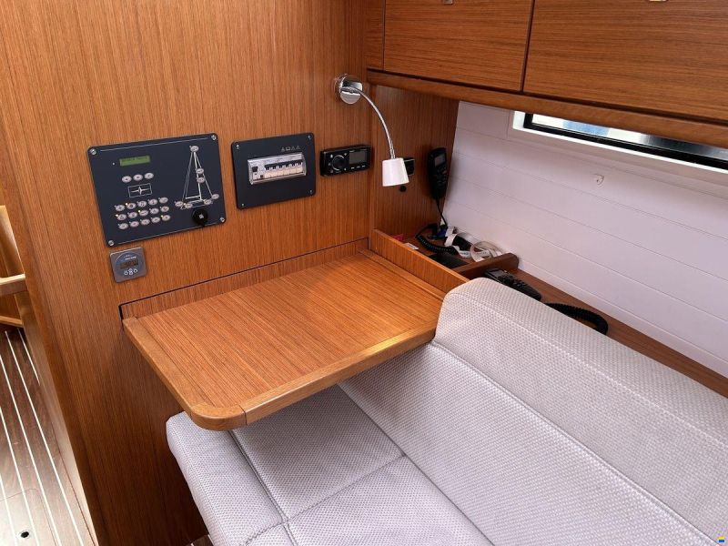 Bavaria 37