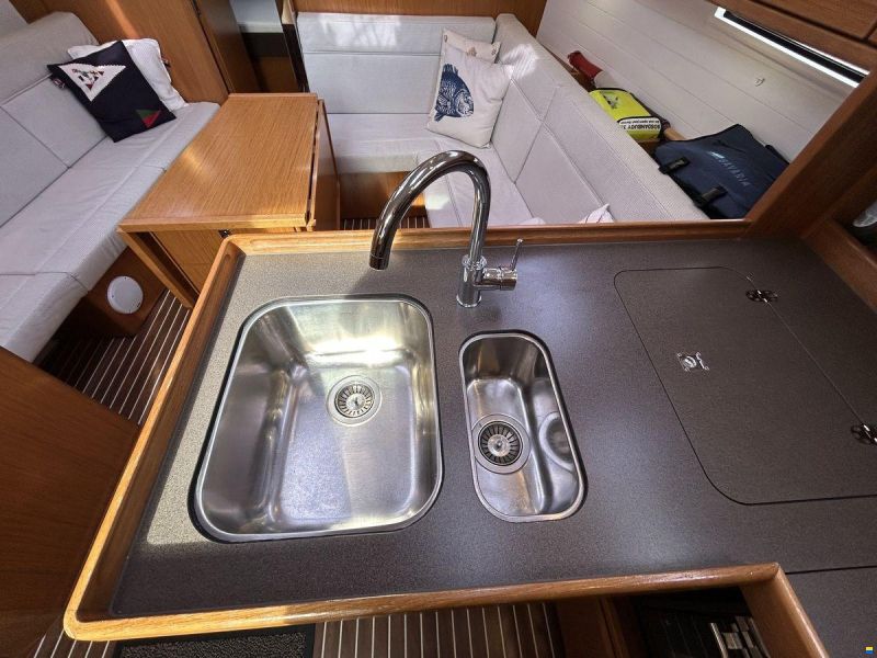 Bavaria 37