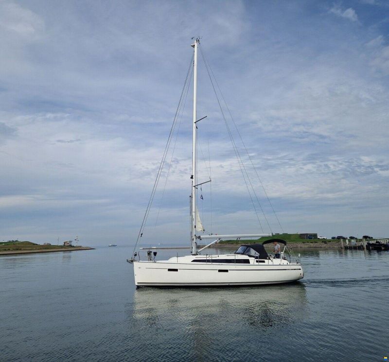 Bavaria 37