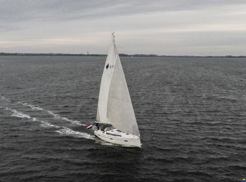 Bavaria 37