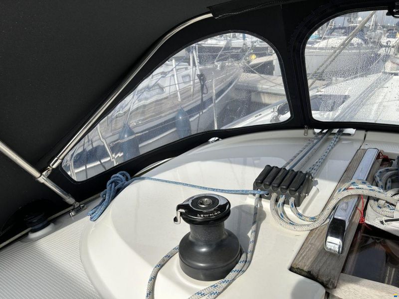 Bavaria 37