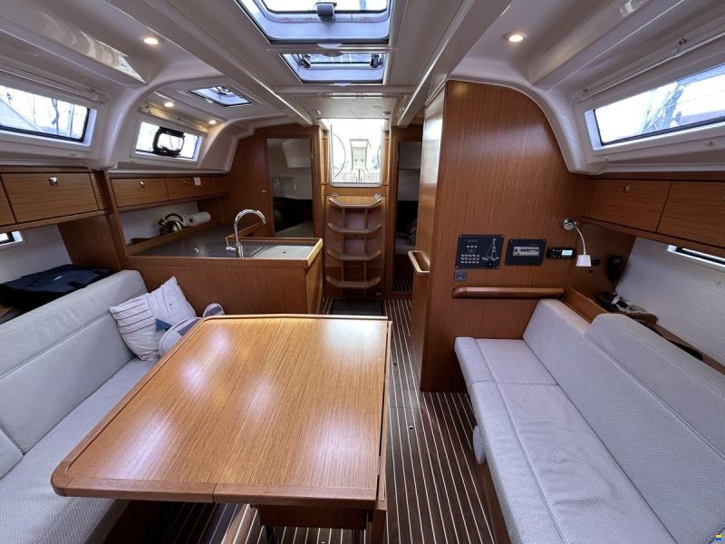 Bavaria 37