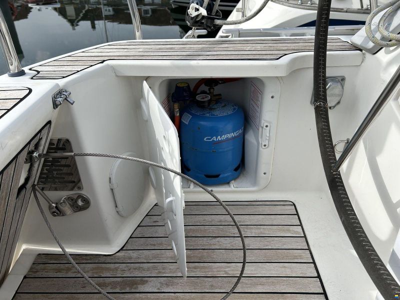 Bavaria 37